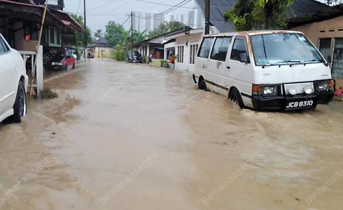 JB17_10102018_BANJIR_KILAT