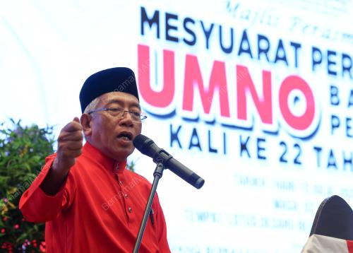DATUK SERI MAHDZIR KHALID