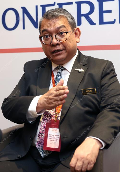 DATUK ROSLAN ABDUL RAHMAN
