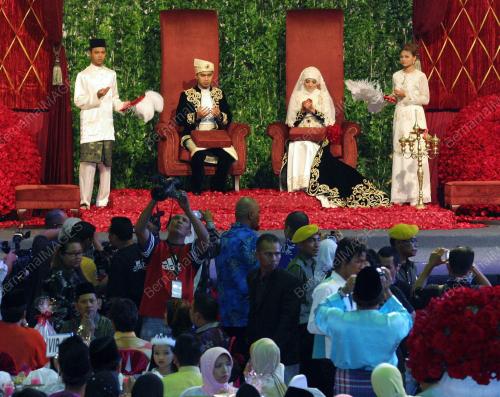 MAWI DAN EKIN BERNIKAH
