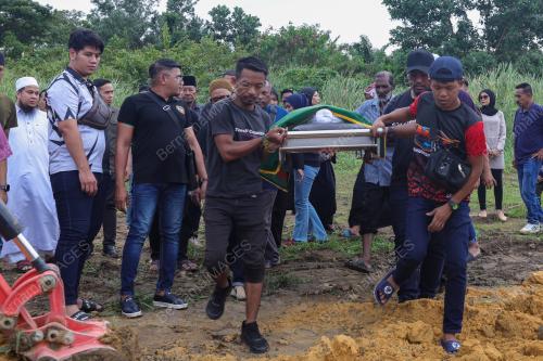 JENAZAH BELLA DIKEBUMIKAN