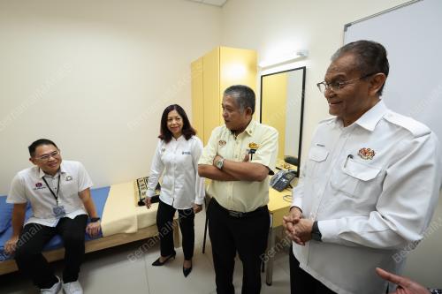 DATUK SERI DR DZULKEFLY AHMAD 