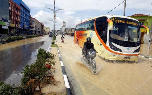 JB18_01022011_NAJIB-BANJIR_4