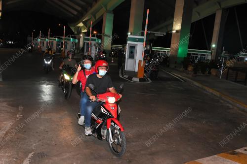 SEMPADAN NEGARA DI BUKA
