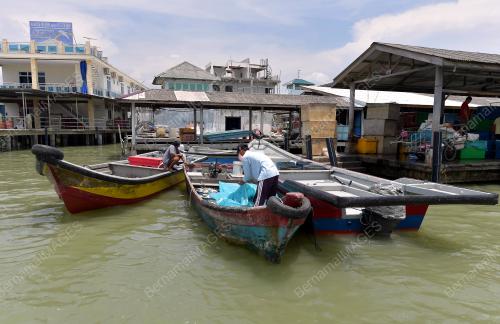 JB18_04112019_PENTERNAK_IKAN_SANGKAR