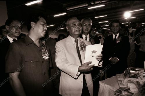 YAB ENCIK ABDUL GHAFAR BABA