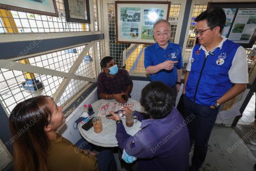 DATUK SERI DR WEE KA SIONG 