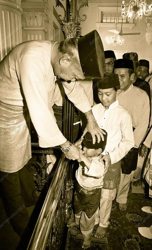 SULTAN JOHOR SEMBAHYANG HARI RAYA AIDILFITRI