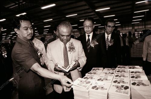 YAB ENCIK ABDUL GHAFAR BABA