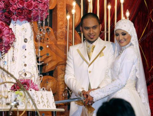 MAWI DAN EKIN BERNIKAH