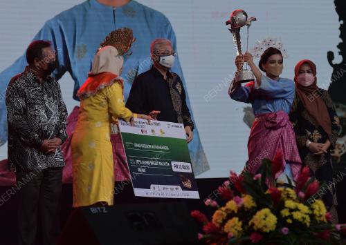 DATUK SERI ISMAIL SABRI YAAKOB