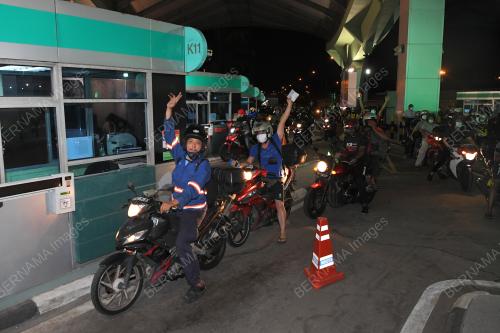 SEMPADAN NEGARA DI BUKA