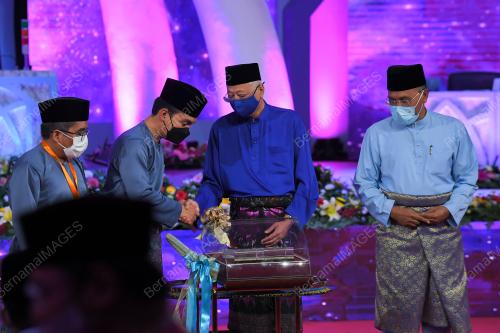DATUK SERI ISMAIL SABRI YAAKOB