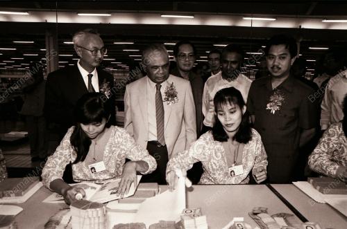 YAB ENCIK ABDUL GHAFAR BABA