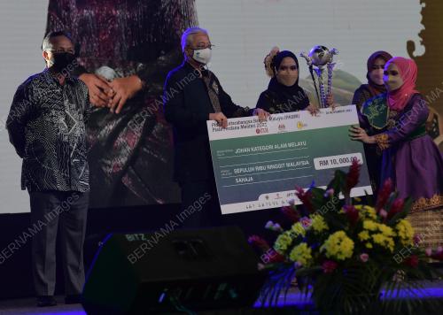 DATUK SERI ISMAIL SABRI YAAKOB