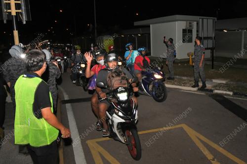 SEMPADAN NEGARA DI BUKA