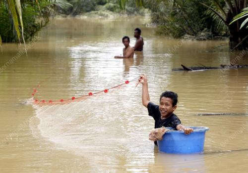 JB21_02022011_REZEKI_BANJIR