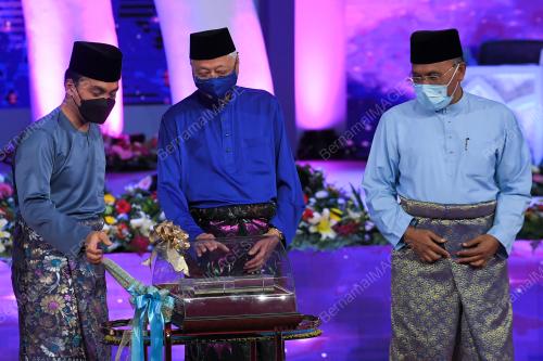 DATUK SERI ISMAIL SABRI YAAKOB