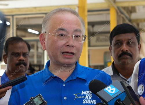 DATUK SERI DR WEE KA SIONG 