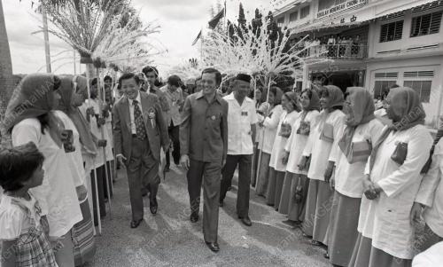 DR. MAHATHIR MOHAMAD