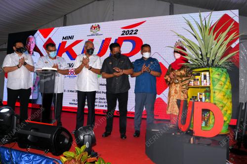 DATUK SERI MAHDZIR KHALID