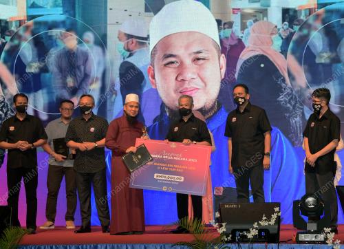 TAN SRI MUHYIDDIN YASSIN