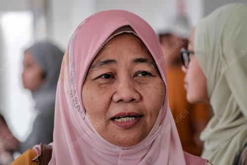 PENGUNJUNG NAIK ETS BERCUTI DIKLUANG