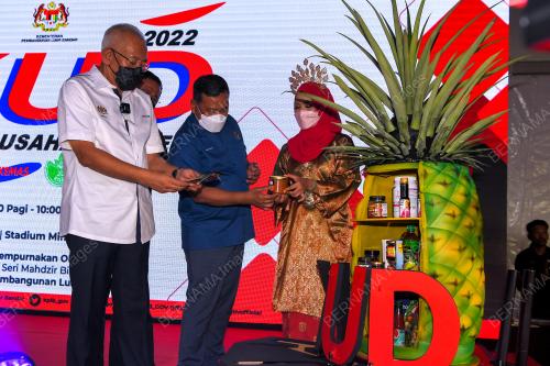 DATUK SERI MAHDZIR KHALID