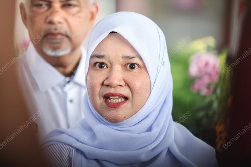 FADHLINA SIDEK