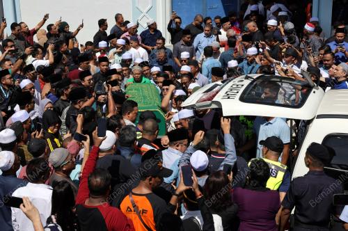 ALLAHYARHAM DATUK SERI SALAHUDDIN AYUB