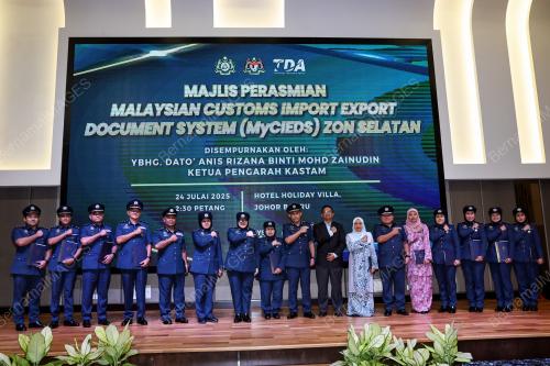 DATUK ANIS RIZANA MOHD ZAINUDIN