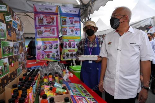 DATUK SERI MAHDZIR KHALID