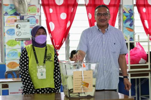 DATUK SERI HISHAMMUDDIN TUN HUSSEIN