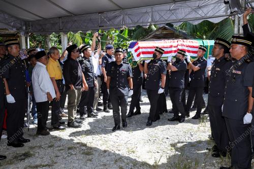 ALLAHYARHAM DATUK SERI SALAHUDDIN AYUB