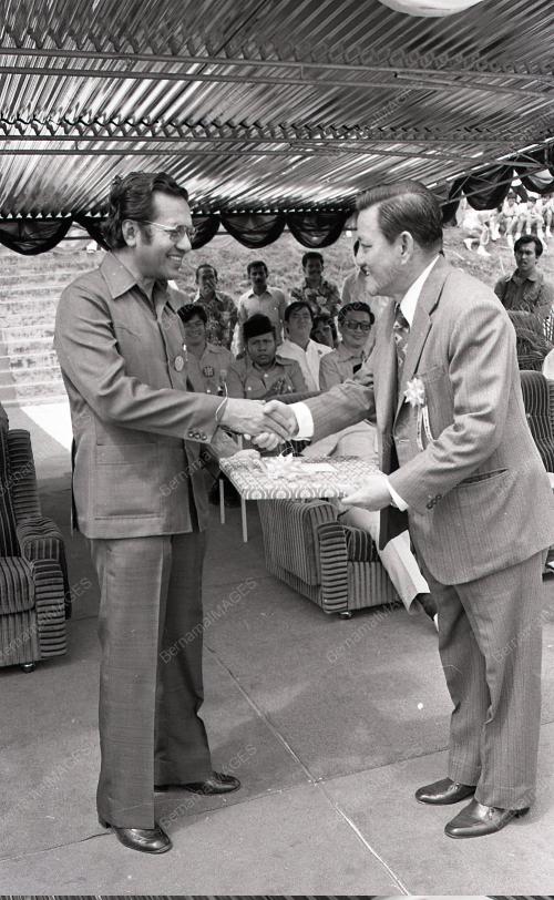 DR. MAHATHIR MOHAMAD