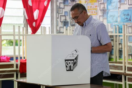 DATUK SERI HISHAMMUDDIN TUN HUSSEIN