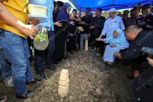 ALLAHYARHAM DATUK SERI SALAHUDDIN AYUB