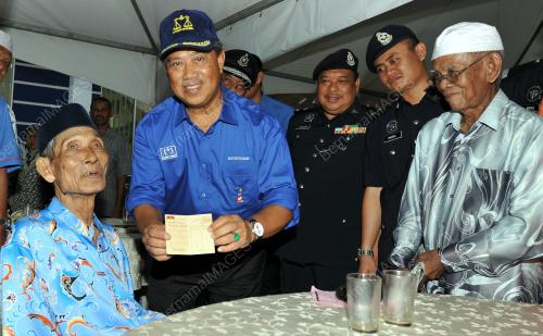 JB25_29042013_POLIS_PESARA
