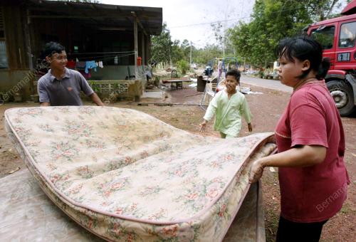 JB26_02022011_BANJIR_SURUT