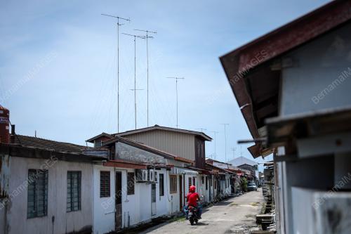 ANTENA TINGGI ANTARA KEUNIKAN MUAR