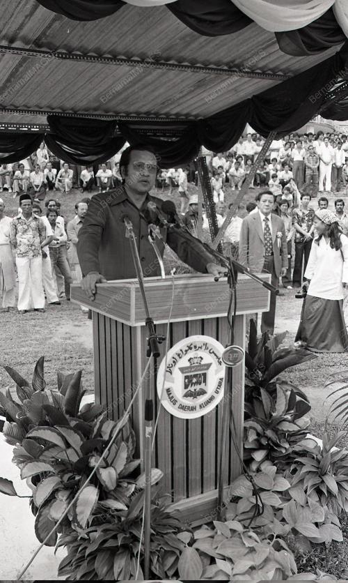 DR. MAHATHIR MOHAMAD