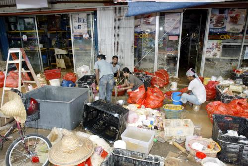 JB28_02022011_BANJIR_SURUT