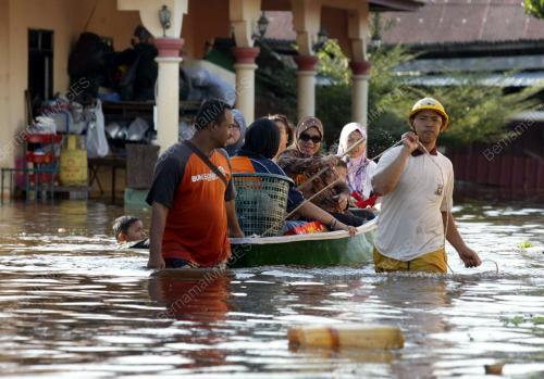 JB28_04022011_PAGOH_BANJIR