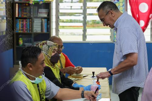 DATUK SERI HISHAMMUDDIN TUN HUSSEIN