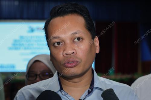 NIK NAZMI NIK AHMAD