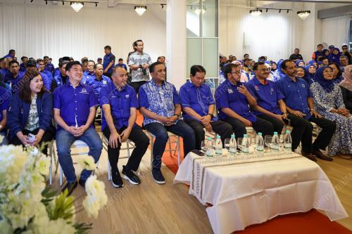 DATUK SERI REEZAL MERICAN NAINA MERICAN