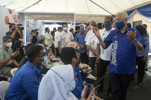 DATUK SERI ISMAIL SABRI YAAKOB