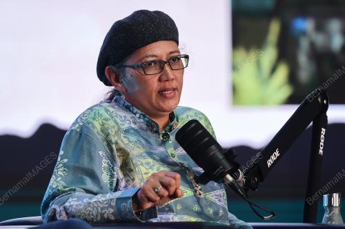 DATUK HANIFAH HAJAR TAIB