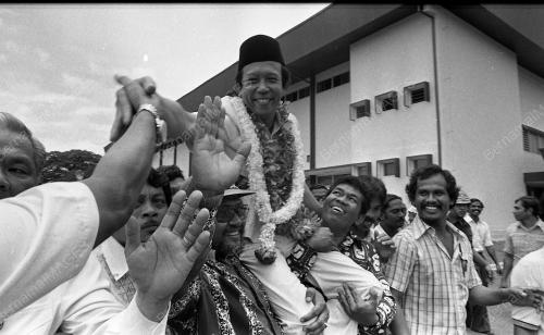 HARI PENAMAAN CALON