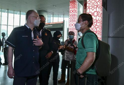 DATUK SERI DR WEE KA SIONG